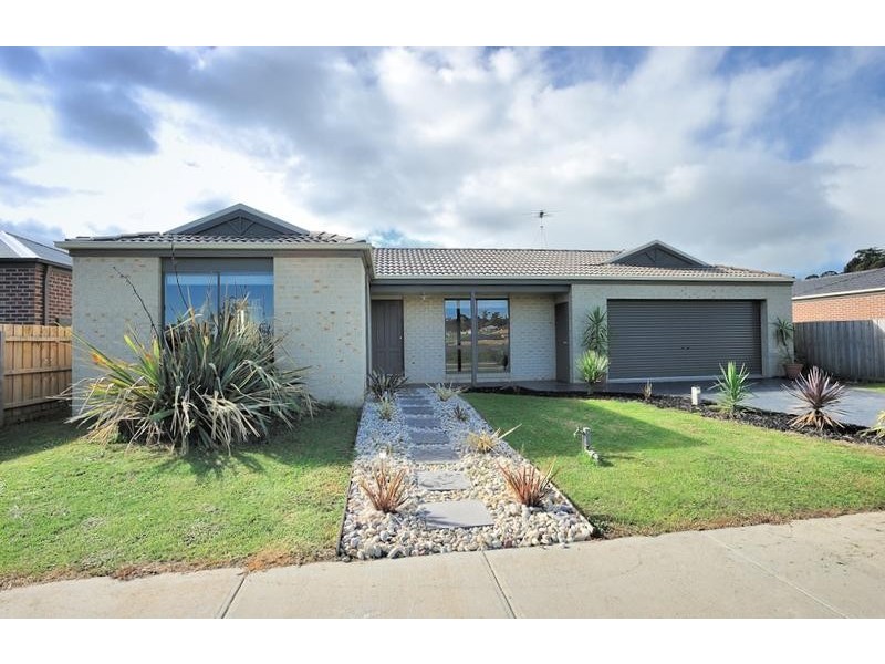 14 Clifford Drive, Drouin VIC 3818