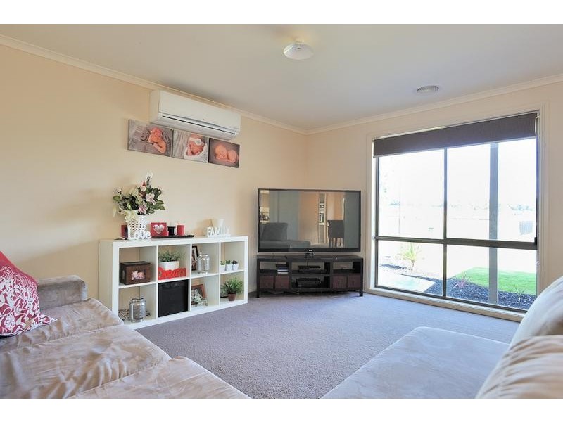 14 Clifford Drive, Drouin VIC 3818