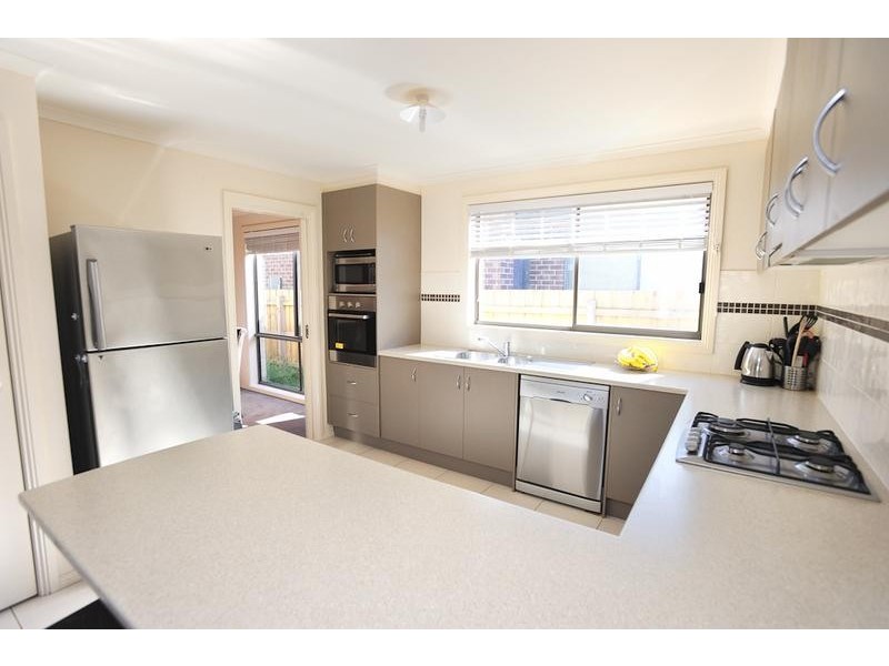 14 Clifford Drive, Drouin VIC 3818