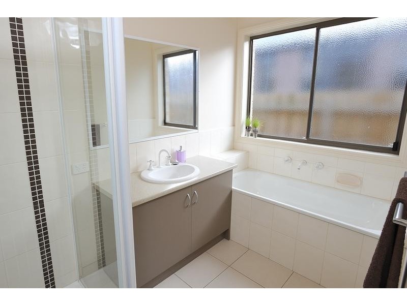 14 Clifford Drive, Drouin VIC 3818