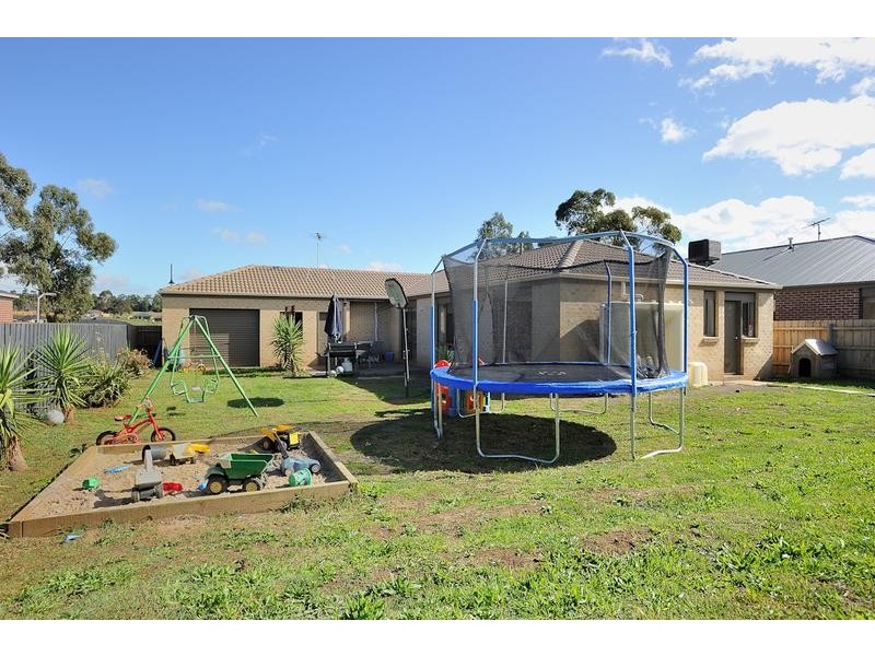 14 Clifford Drive, Drouin VIC 3818