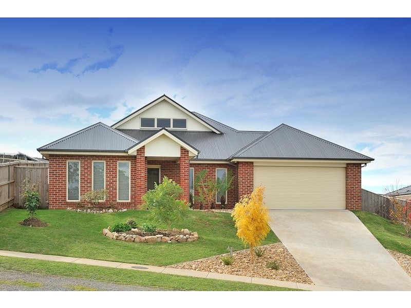 21 Monica Drive, Drouin VIC 3818