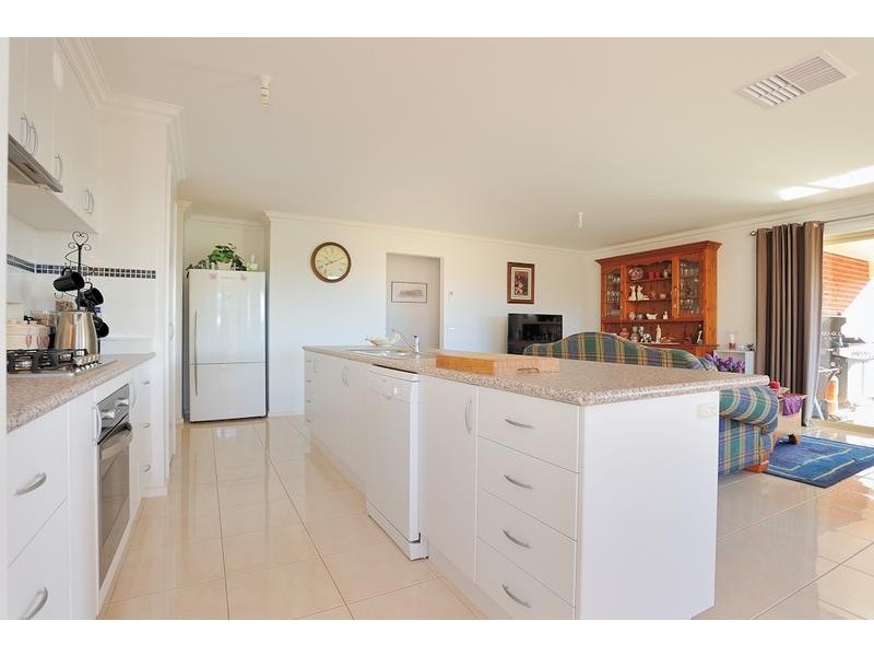 21 Monica Drive, Drouin VIC 3818
