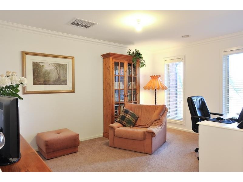 21 Monica Drive, Drouin VIC 3818