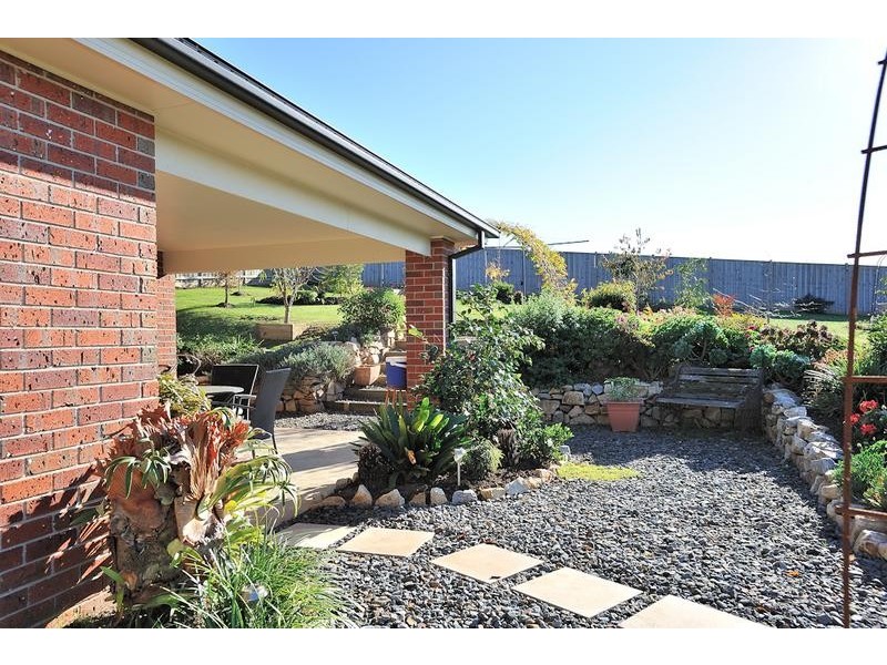 21 Monica Drive, Drouin VIC 3818