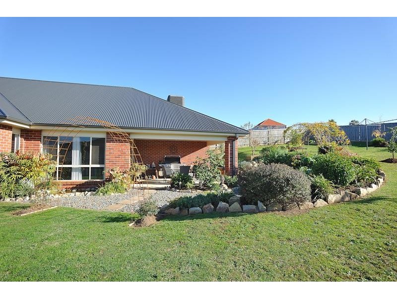21 Monica Drive, Drouin VIC 3818