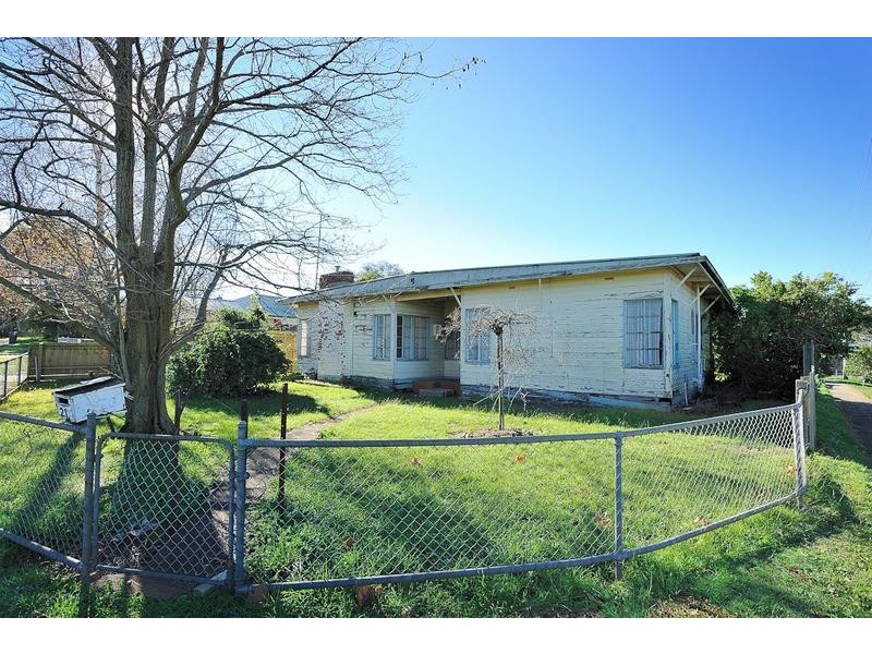 21 Kraft Crescent, Drouin VIC 3818