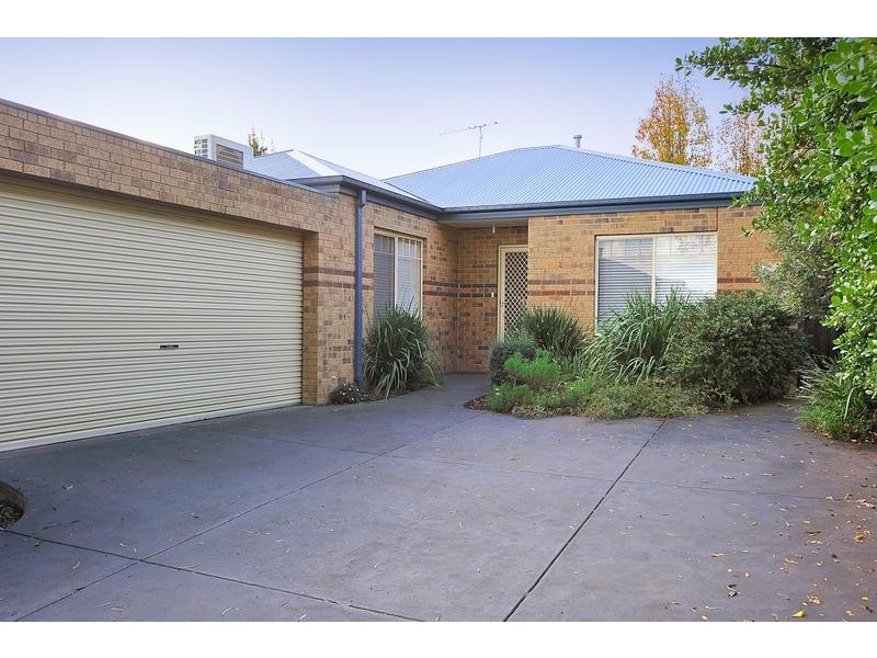 2/7 Lampard Road, Drouin VIC 3818