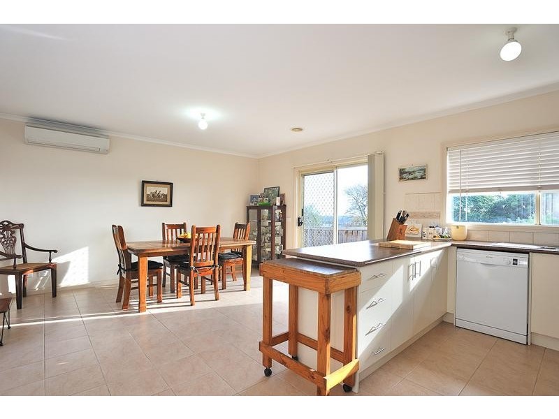 2/7 Lampard Road, Drouin VIC 3818