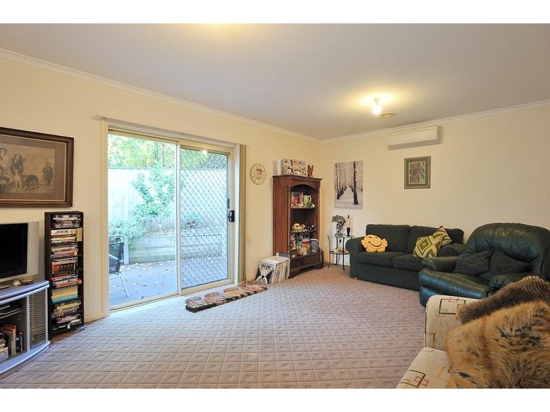 2/7 Lampard Road, Drouin VIC 3818