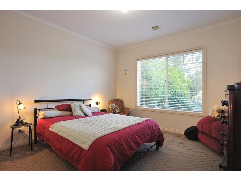 2/7 Lampard Road, Drouin VIC 3818