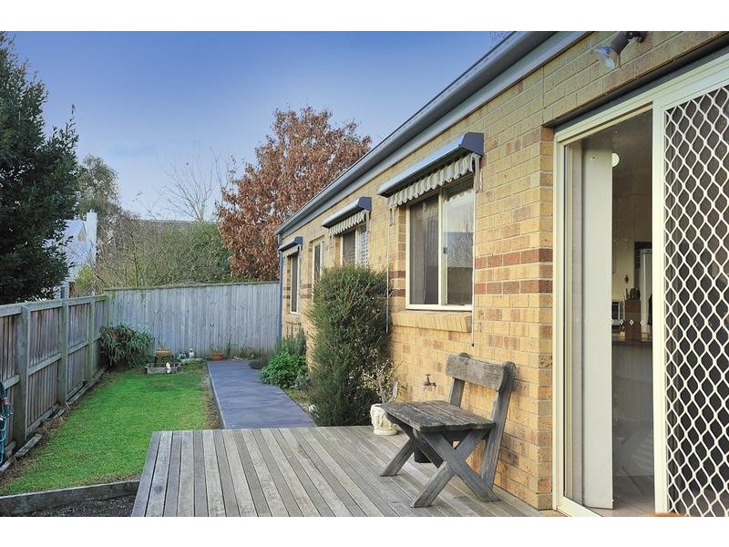 2/7 Lampard Road, Drouin VIC 3818