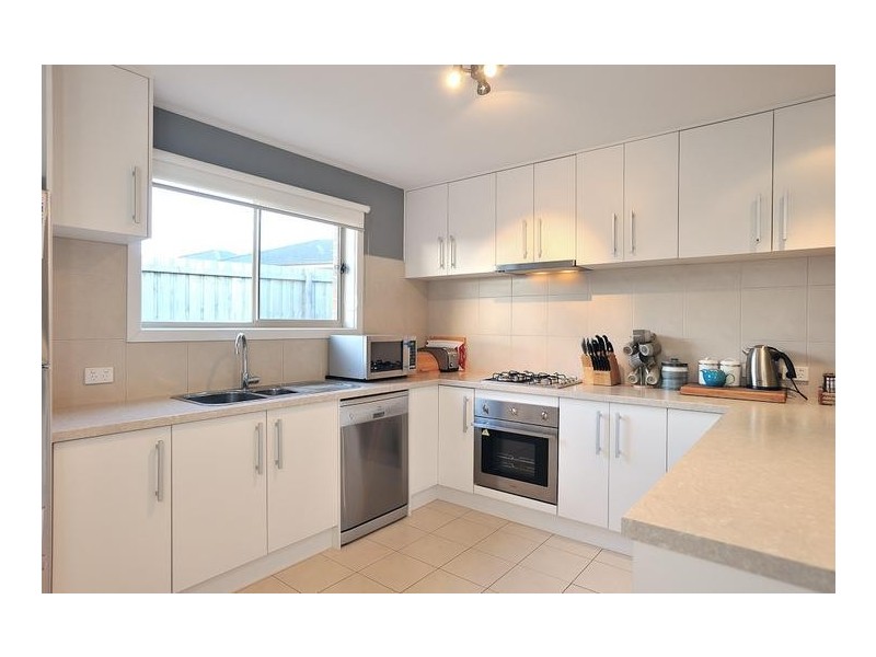 4 Wordsworth Court, Drouin VIC 3818