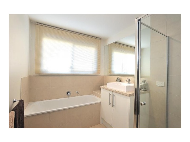 4 Wordsworth Court, Drouin VIC 3818