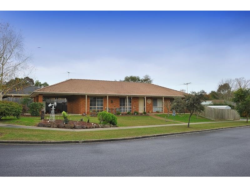 5 Adam Court, Drouin VIC 3818