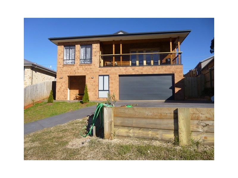 14 Aaron Court, Drouin VIC 3818