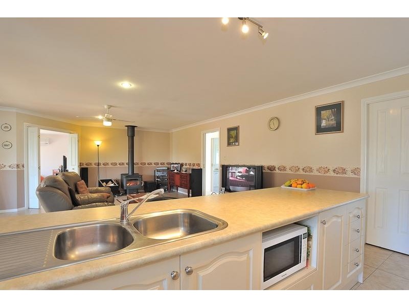 9C Lancelot Court, Drouin VIC 3818