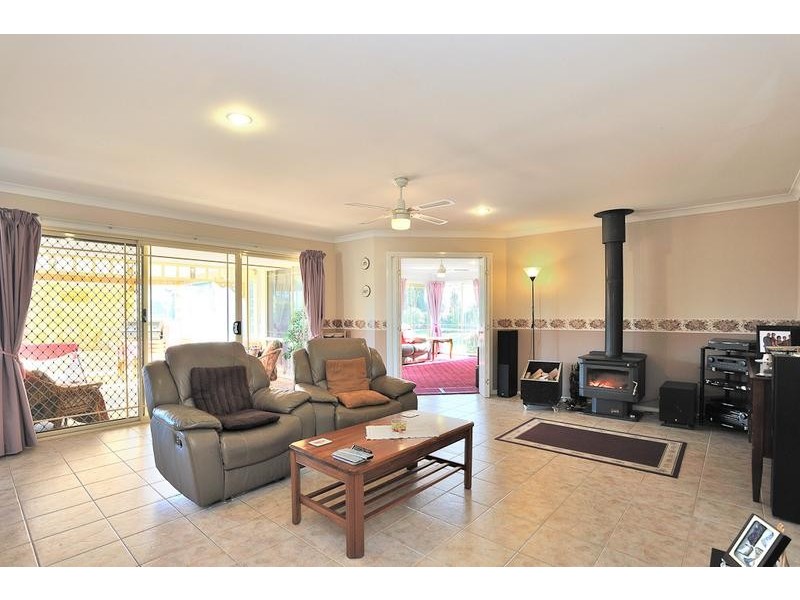 9C Lancelot Court, Drouin VIC 3818