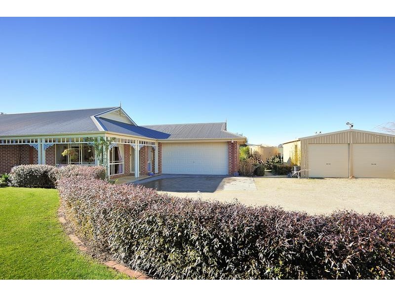 9C Lancelot Court, Drouin VIC 3818