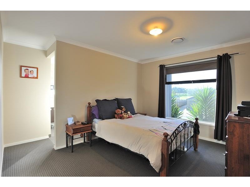 15 Harmon Drive, Drouin VIC 3818