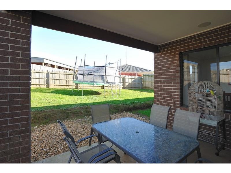 15 Harmon Drive, Drouin VIC 3818