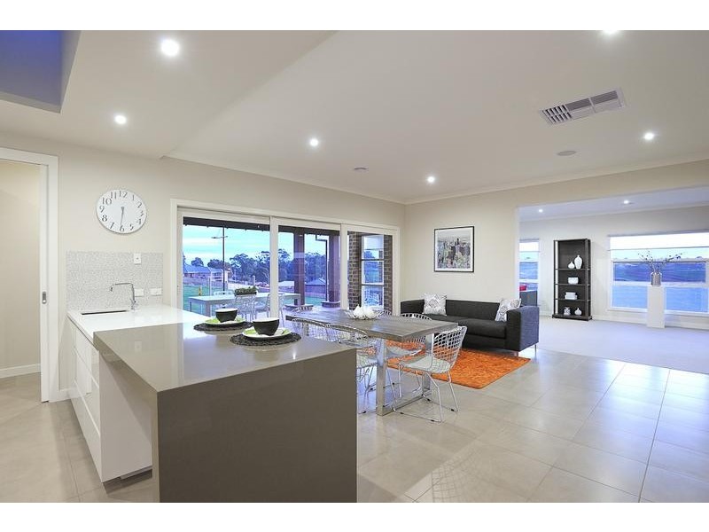 124 Jackson Drive, Drouin VIC 3818