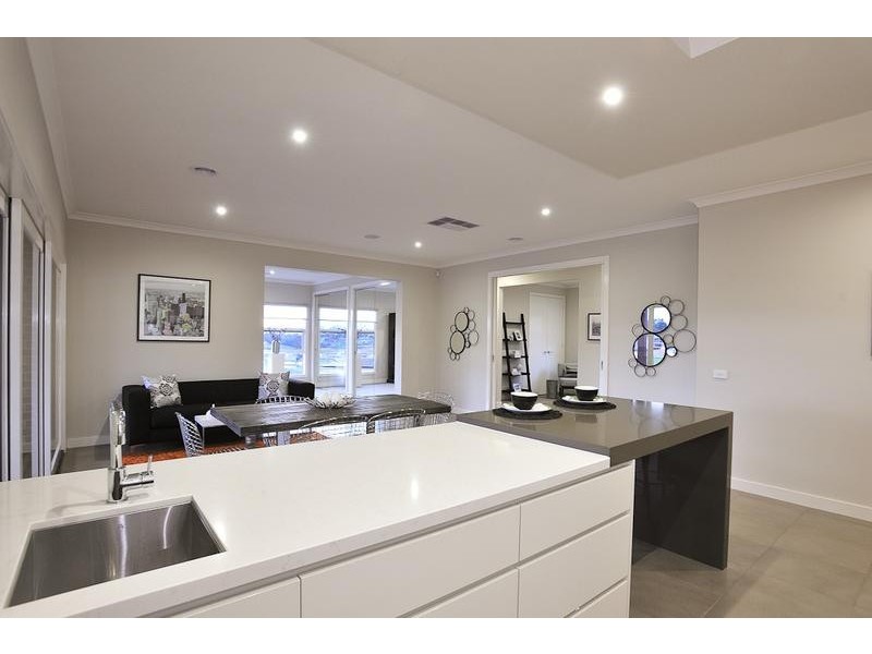 124 Jackson Drive, Drouin VIC 3818