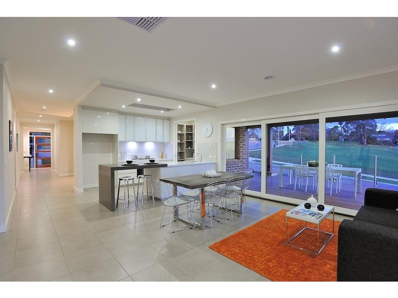 124 Jackson Drive, Drouin VIC 3818