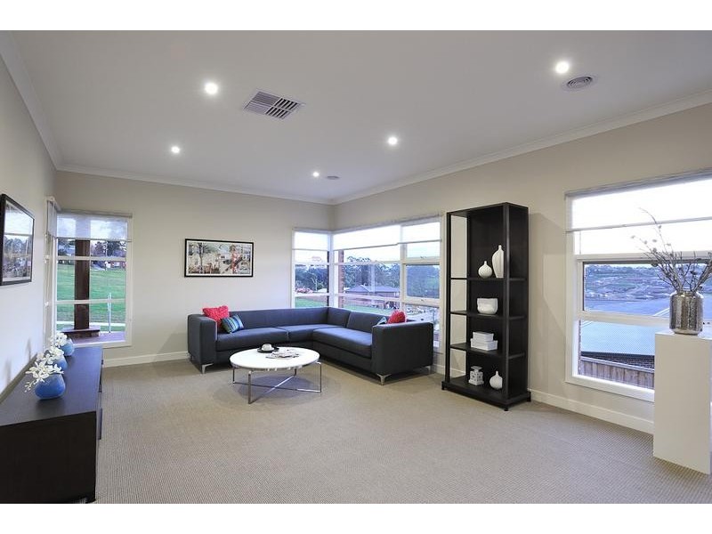 124 Jackson Drive, Drouin VIC 3818