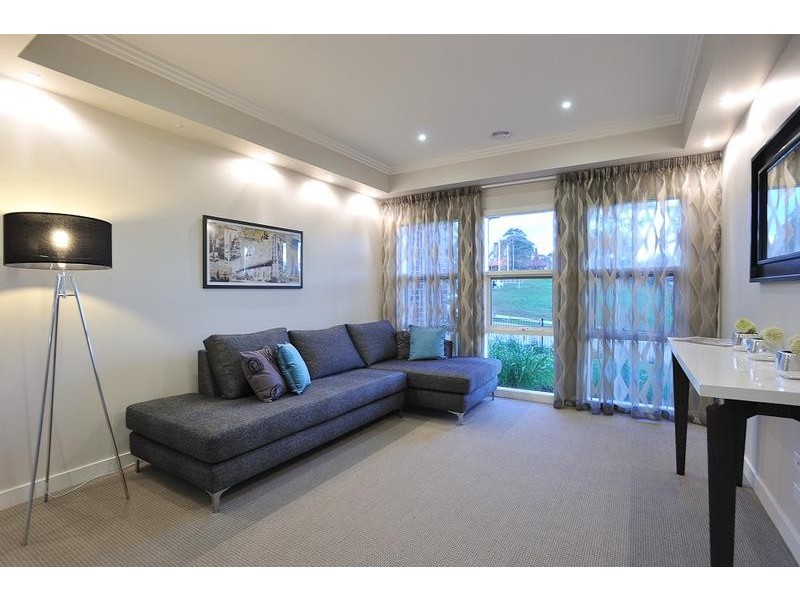 124 Jackson Drive, Drouin VIC 3818