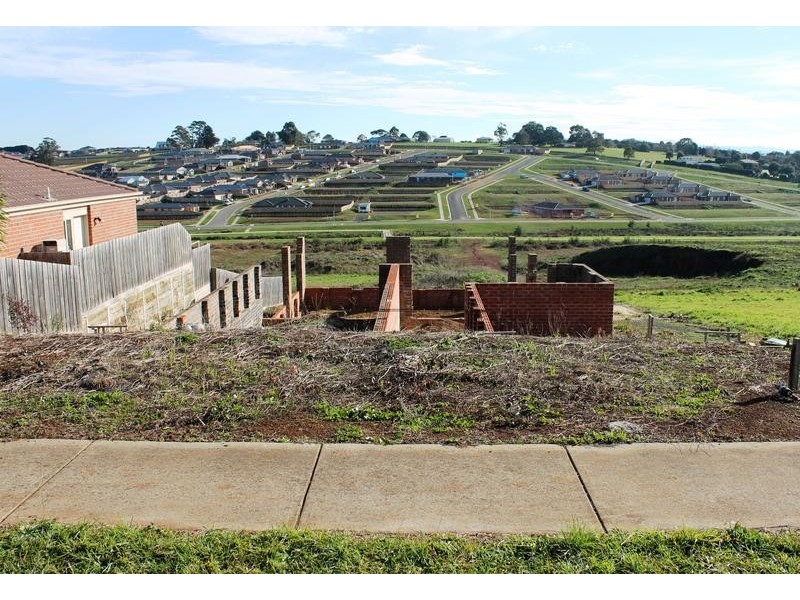 43 Walker Drive, Drouin VIC 3818