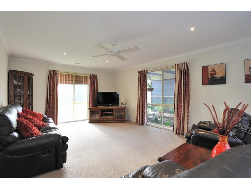 323 Settlement Road, Drouin VIC 3818