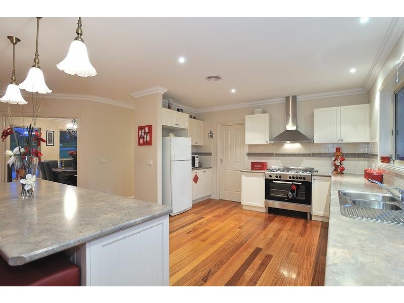 2 Golf View Court, Drouin VIC 3818