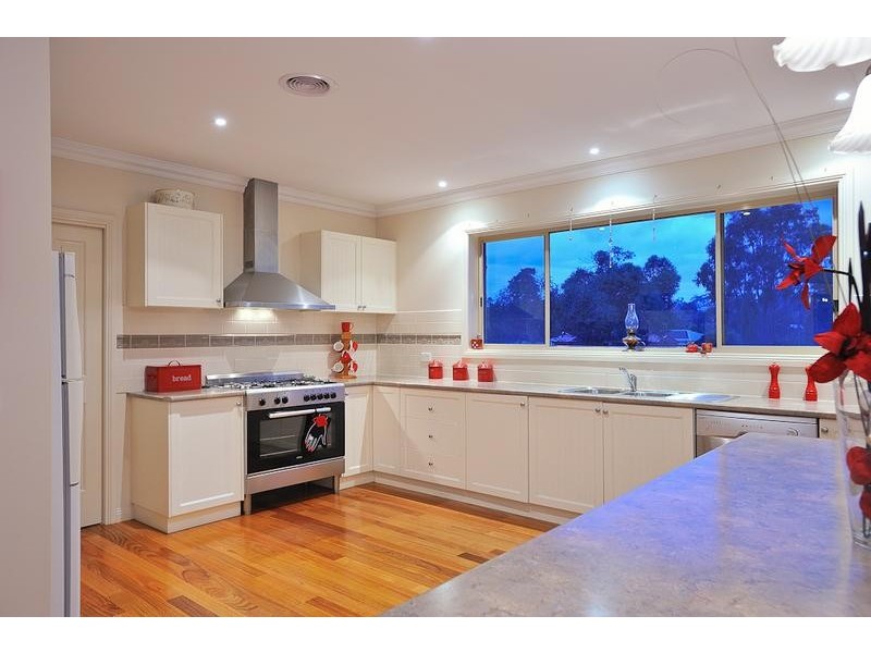 2 Golf View Court, Drouin VIC 3818
