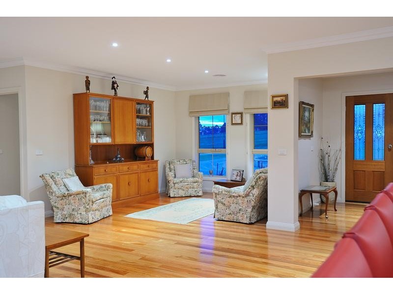 2 Golf View Court, Drouin VIC 3818