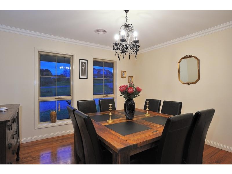 2 Golf View Court, Drouin VIC 3818