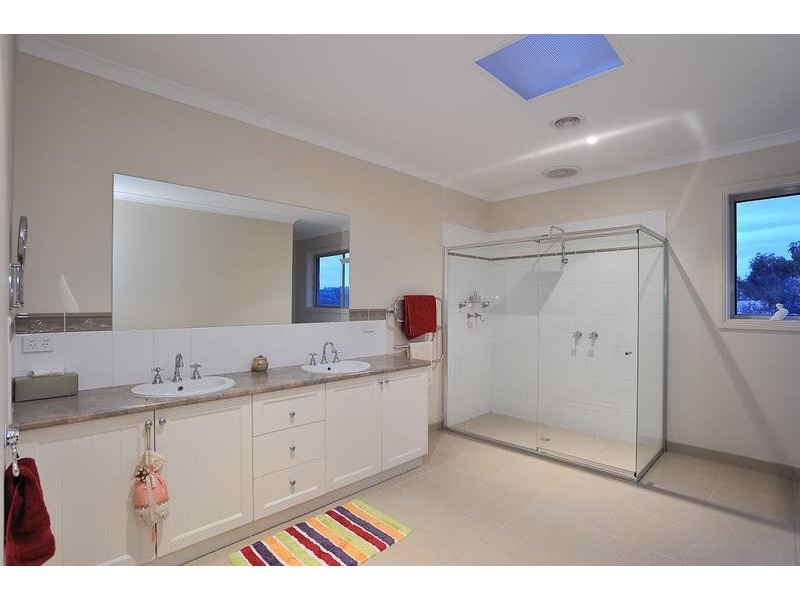 2 Golf View Court, Drouin VIC 3818