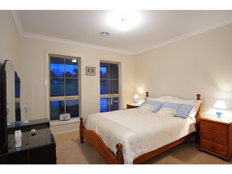 2 Golf View Court, Drouin VIC 3818