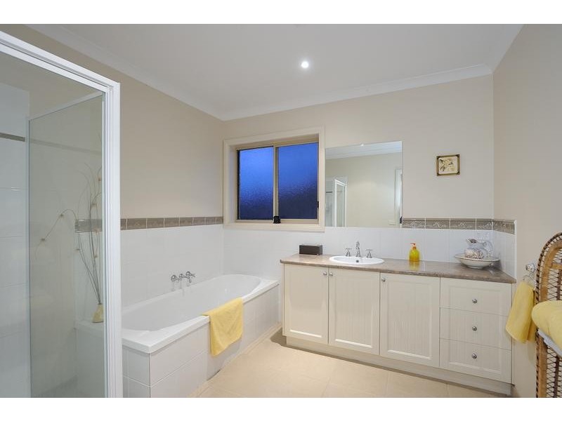 2 Golf View Court, Drouin VIC 3818