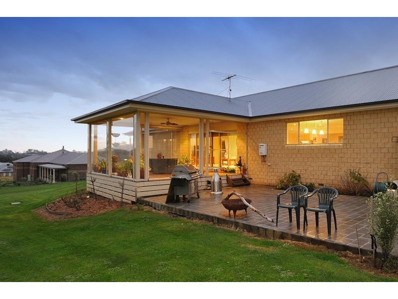 2 Golf View Court, Drouin VIC 3818