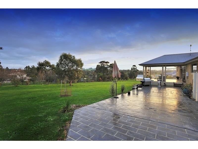 2 Golf View Court, Drouin VIC 3818