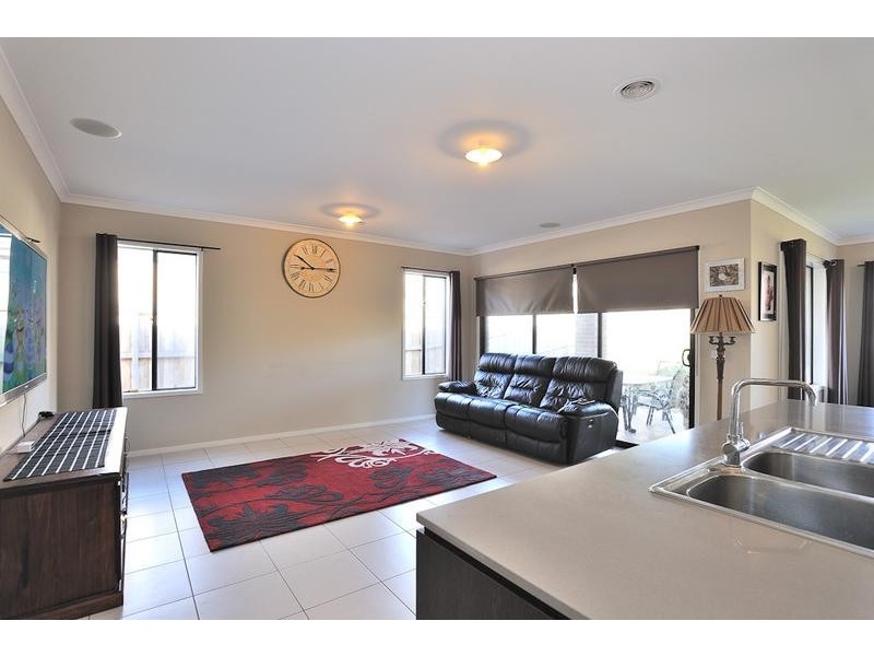 15 Harmon Drive, Drouin VIC 3818