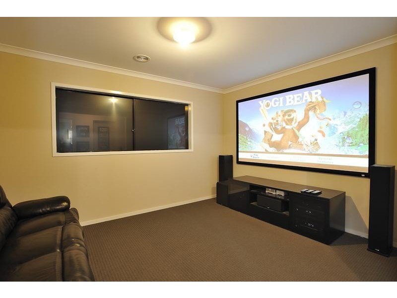 15 Harmon Drive, Drouin VIC 3818