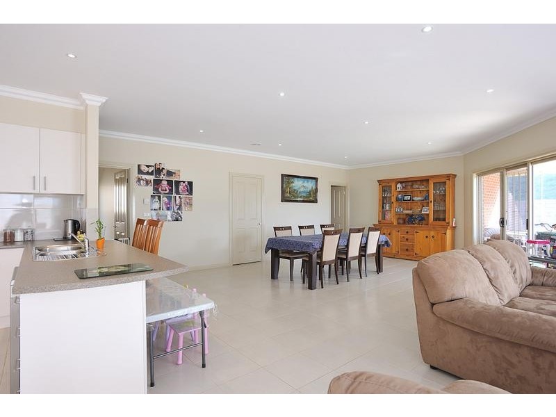 15 Monica Drive, Drouin VIC 3818