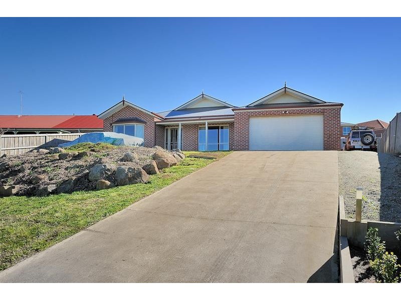 15 Monica Drive, Drouin VIC 3818