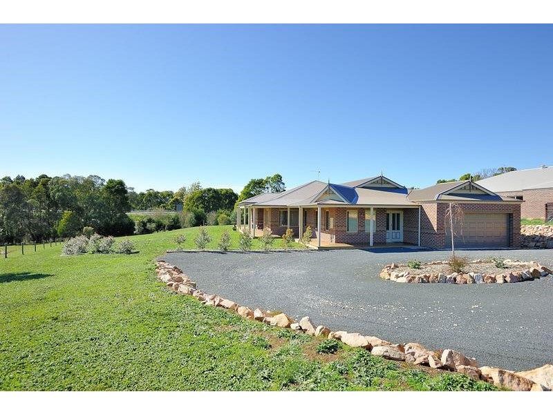 8 Settlers Rise, Drouin VIC 3818
