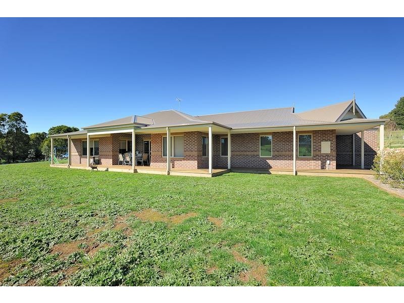 8 Settlers Rise, Drouin VIC 3818