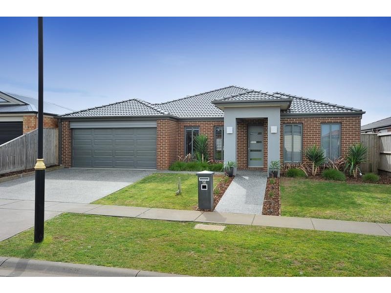 16 Lyndhurst Square, Drouin VIC 3818