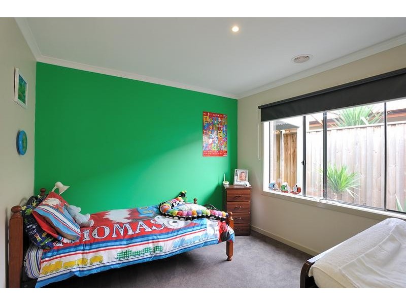 16 Lyndhurst Square, Drouin VIC 3818