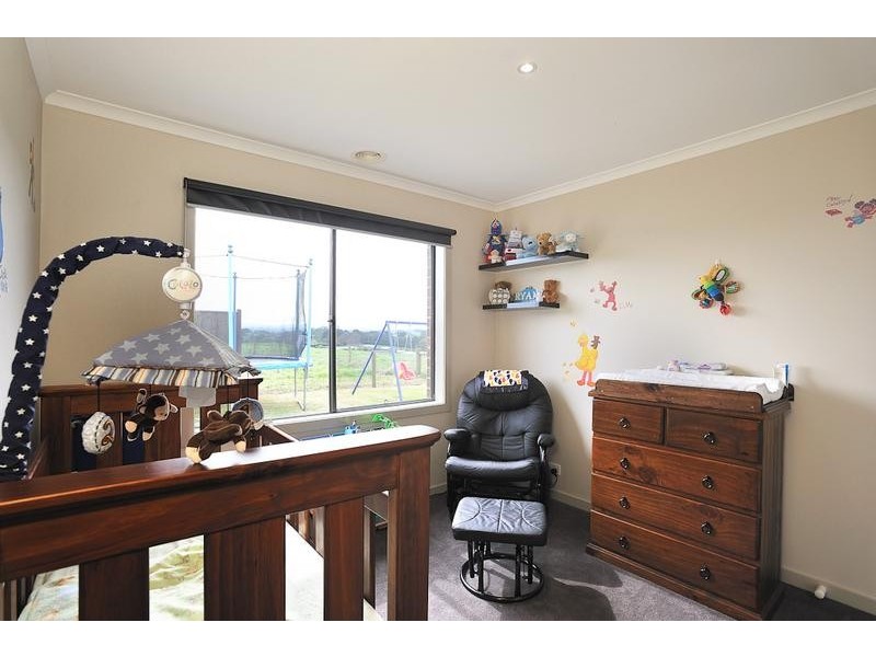 16 Lyndhurst Square, Drouin VIC 3818